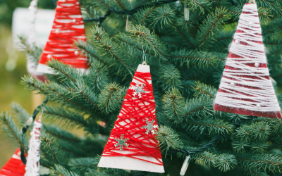 Décoration d'un sapin de Noël