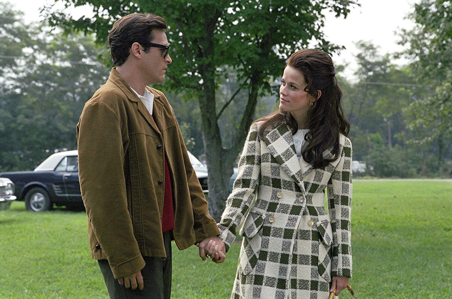 Johnny et June à l'extérieur