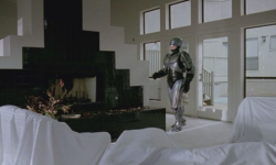 RoboCop dans sa maison