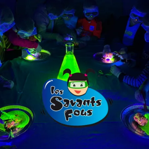 Des tubes à essai vert fluo