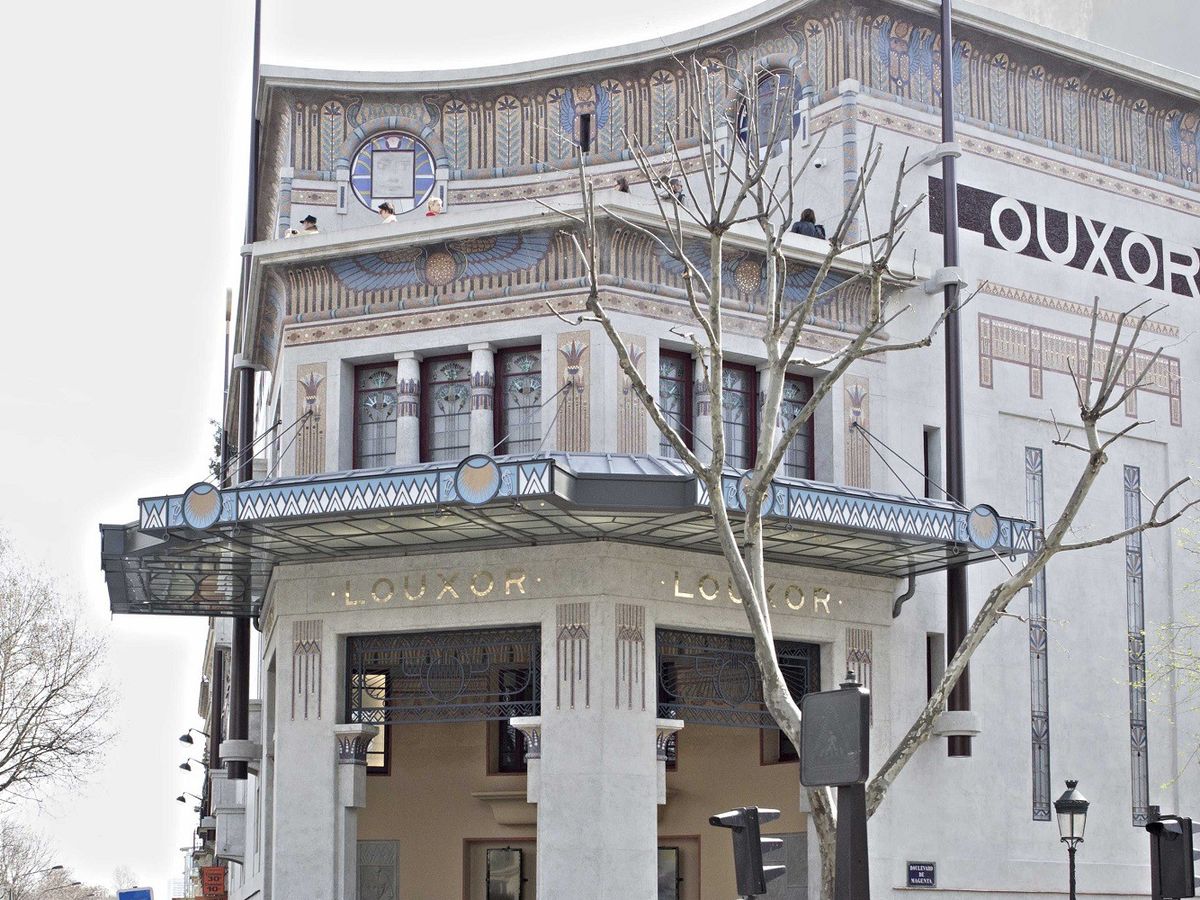 Façade du cinéma Louxor à Paris