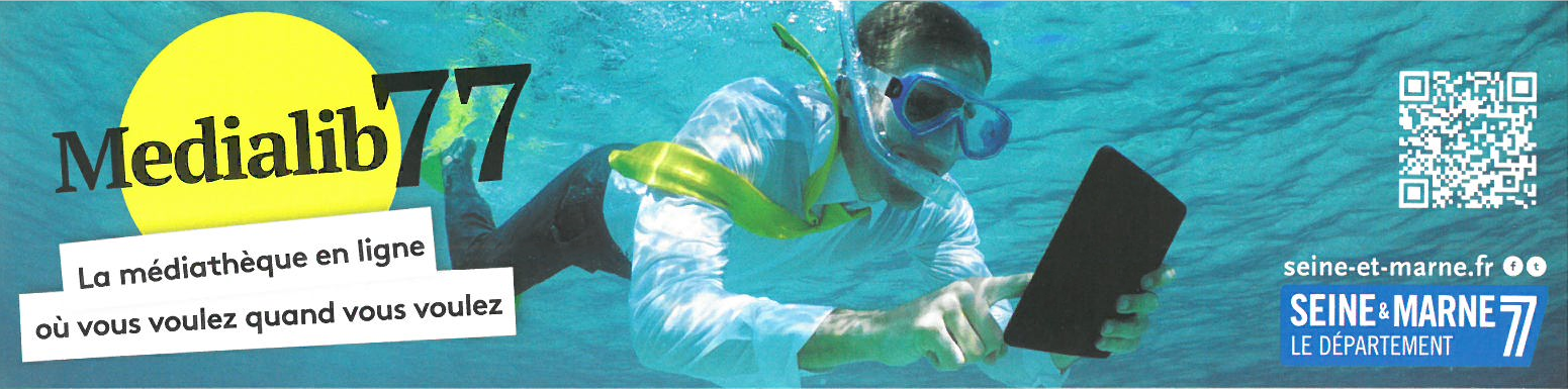 Bandeau medialib77, un homme sous l'eau avec un masque et un tuba consulte une tablette habiller d'un pantalon de costume et d'une chemise