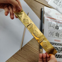 détails sur l'Atelier Les bijoux celtes au repoussé