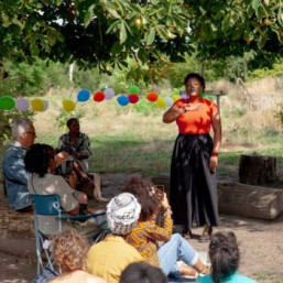 détails sur le Spectacle Contes de poches : Paillettes et confettis