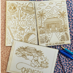 détails sur l'atelier Création de carte postale en bois