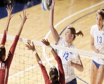 Photo de jeunes femmes qui jouent au volley ball