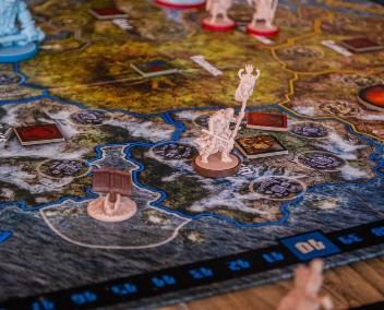 Plateau de jeu avec des figurines