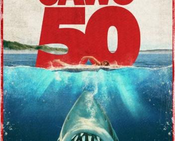 Affiche du film Les dents de la mer, un requin sous l'eau s'apprête à remonter à la surface 