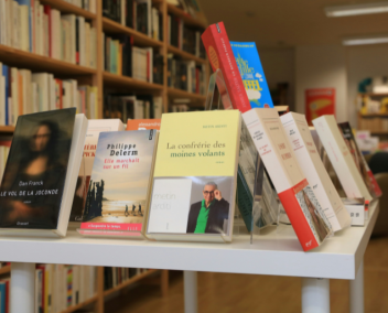 Table de librairie avec des nouveautés