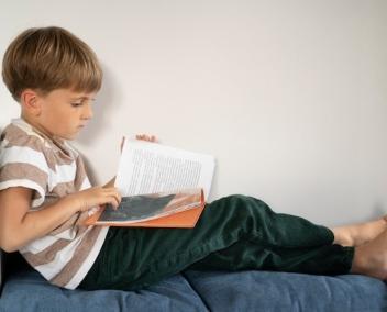 enfant qui lit 