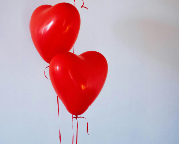 vers l'article sur les romances fakes dating