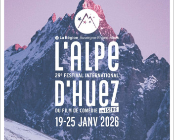 Vue sur les montagnes alpines enneigées