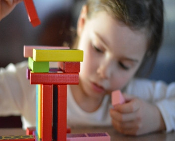 Vers lien sur l'article les jeux pour les tout-petits