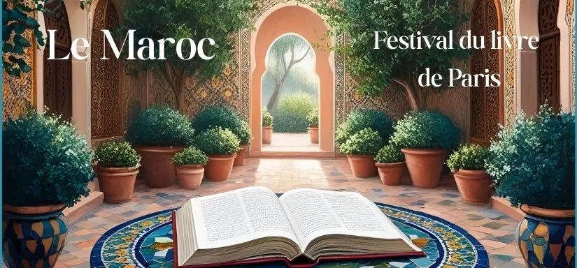 Un patio avec un livre ouvert sur une table