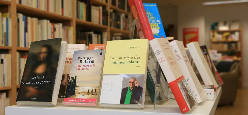 Table de librairie avec des nouveautés